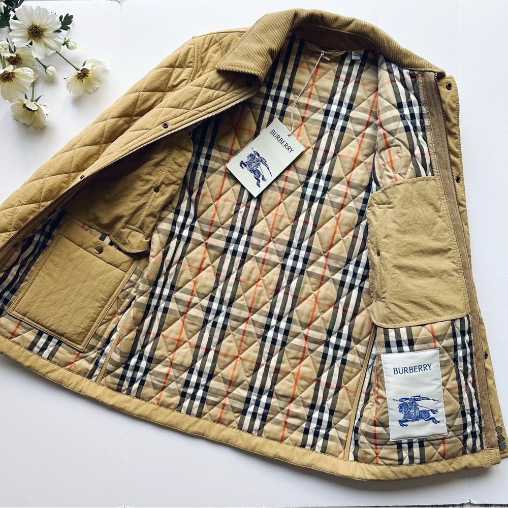 NEW Burberry Women’s Quilted Nylon Barn Jacket in Flax Sand Designer Size XS - Picture 4 of 14